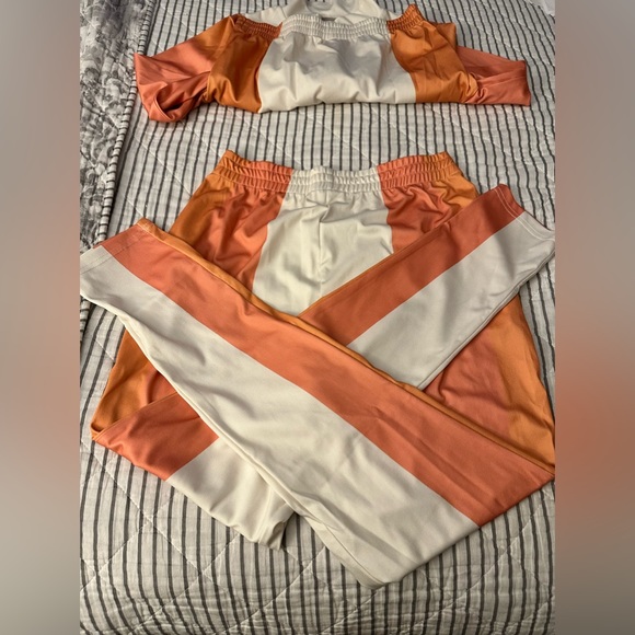 Ombre new never worm set. Size XL, fits like a large. - Picture 2 of 3